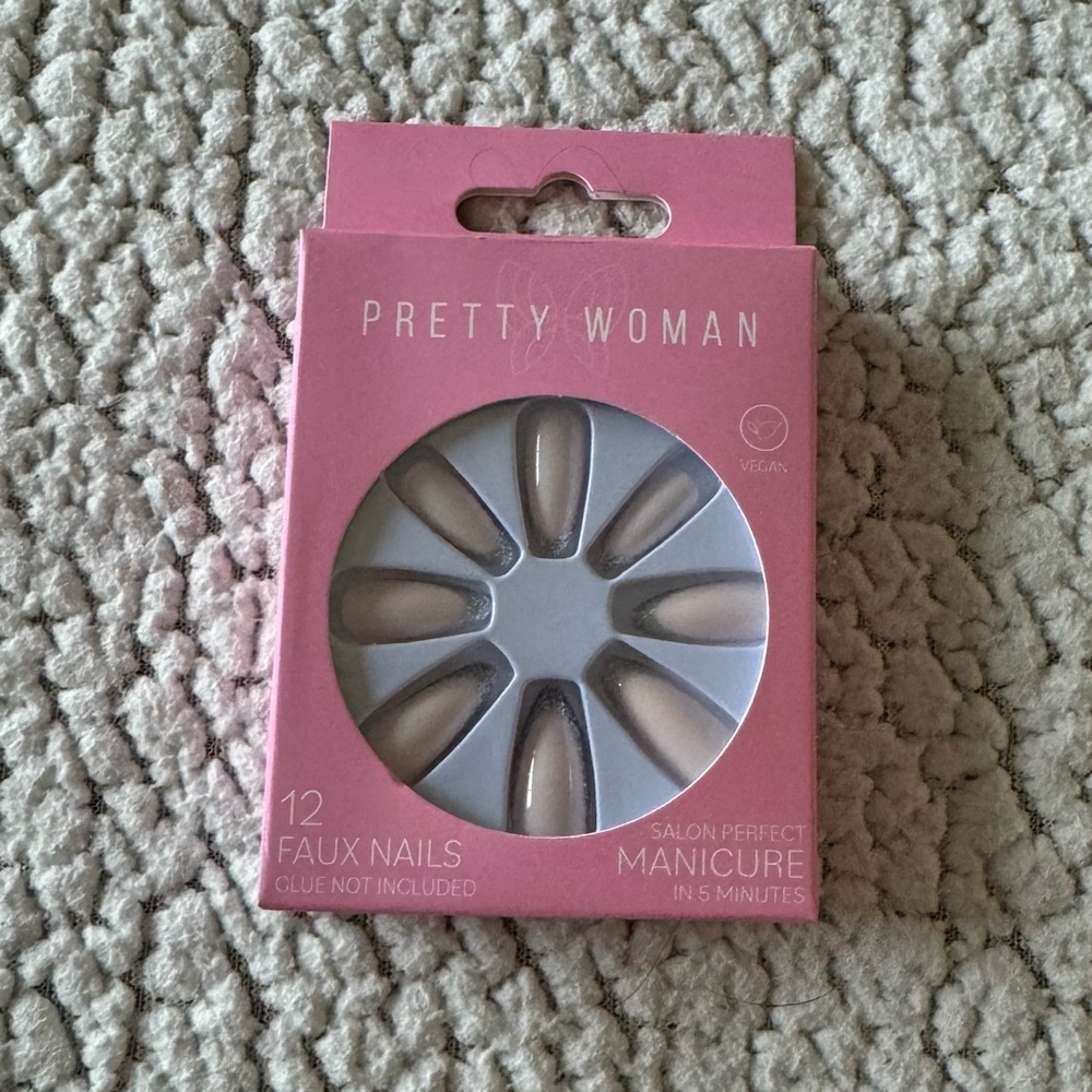 NWT Pretty Woman Press-On Nails!